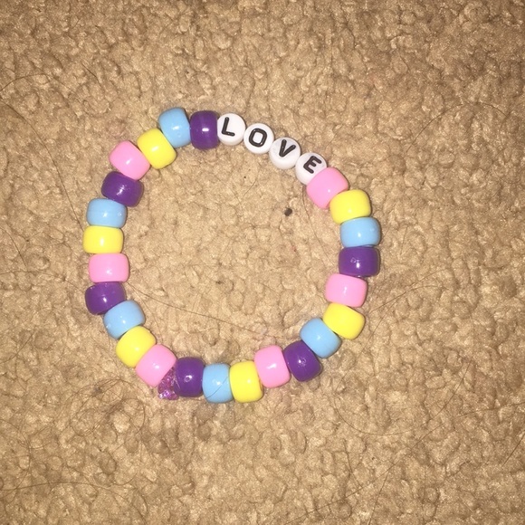 Homage pink yellow blue and purple bead bracelet - Picture 1 of 1